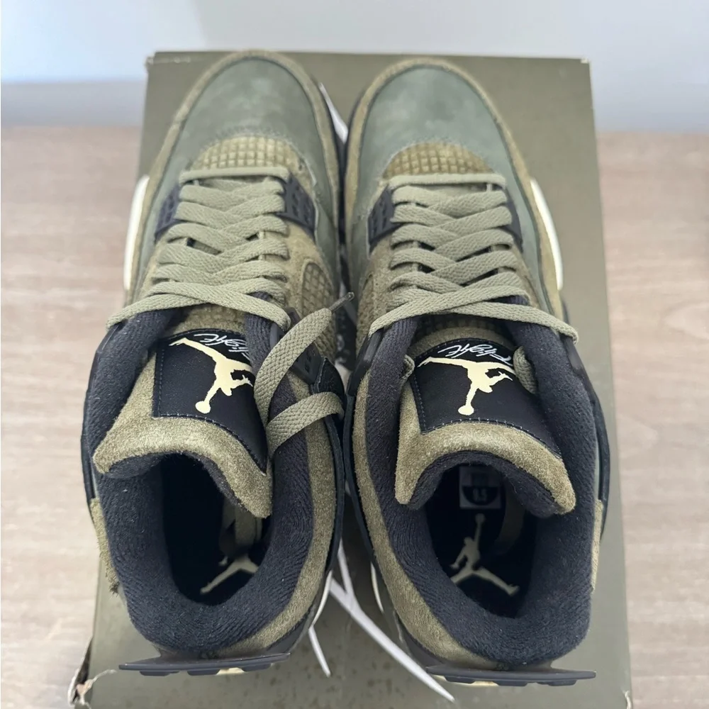 Air Jordan 4 Retro Olive and Black Sneakers | Never Worn | FB9927 200